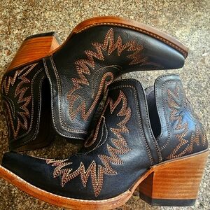Ariat Booties size 8